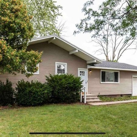 Amazing Ranch Mins Away From Airprt/Rit/Dwtn/Uofr Lägenhet Rochester Exteriör bild