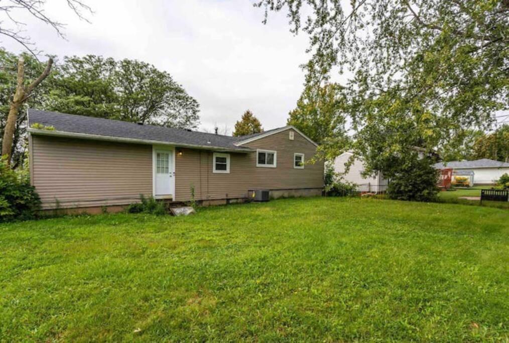 Amazing Ranch Mins Away From Airprt/Rit/Dwtn/Uofr Lägenhet Rochester Exteriör bild