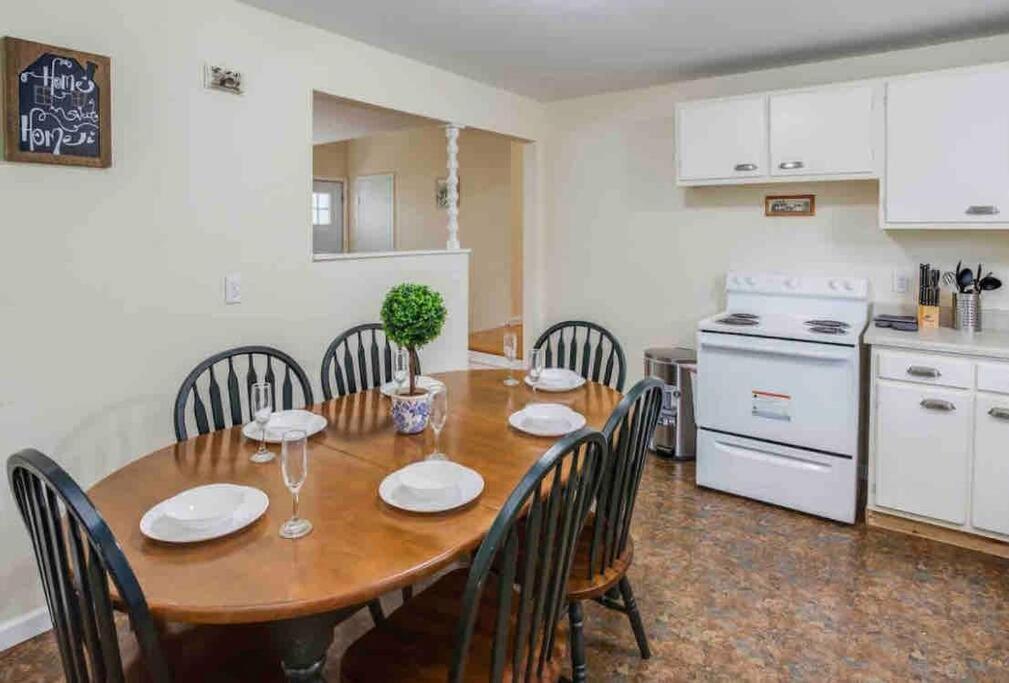 Amazing Ranch Mins Away From Airprt/Rit/Dwtn/Uofr Lägenhet Rochester Exteriör bild