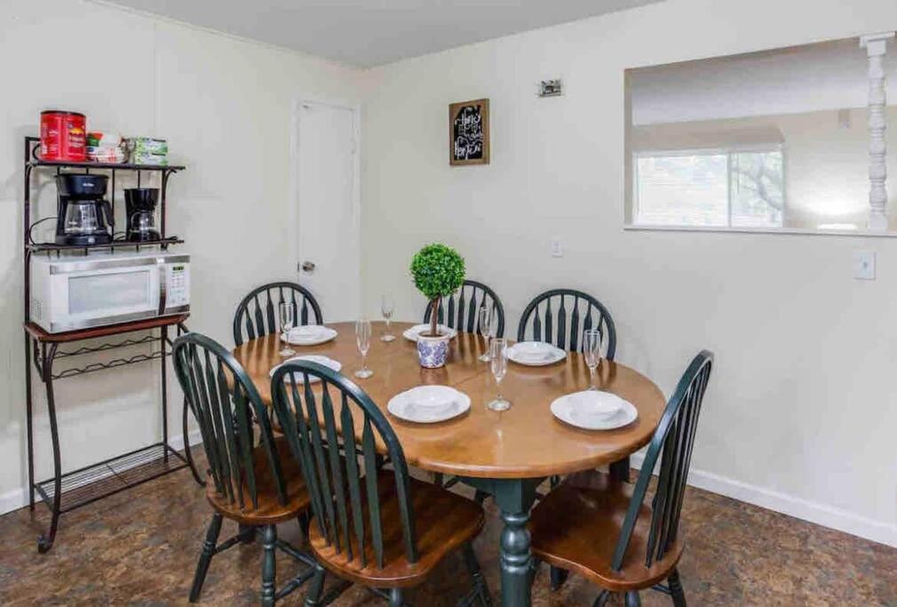 Amazing Ranch Mins Away From Airprt/Rit/Dwtn/Uofr Lägenhet Rochester Exteriör bild