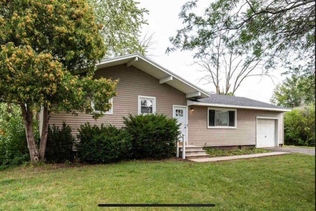 Amazing Ranch Mins Away From Airprt/Rit/Dwtn/Uofr Lägenhet Rochester Exteriör bild